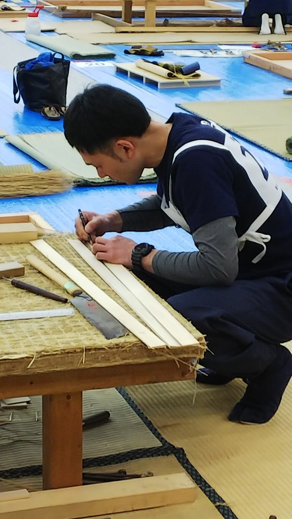 神戸国際展示場にて第30回技能グランプリ畳製作部門に、青森県から中澤くん健闘。
